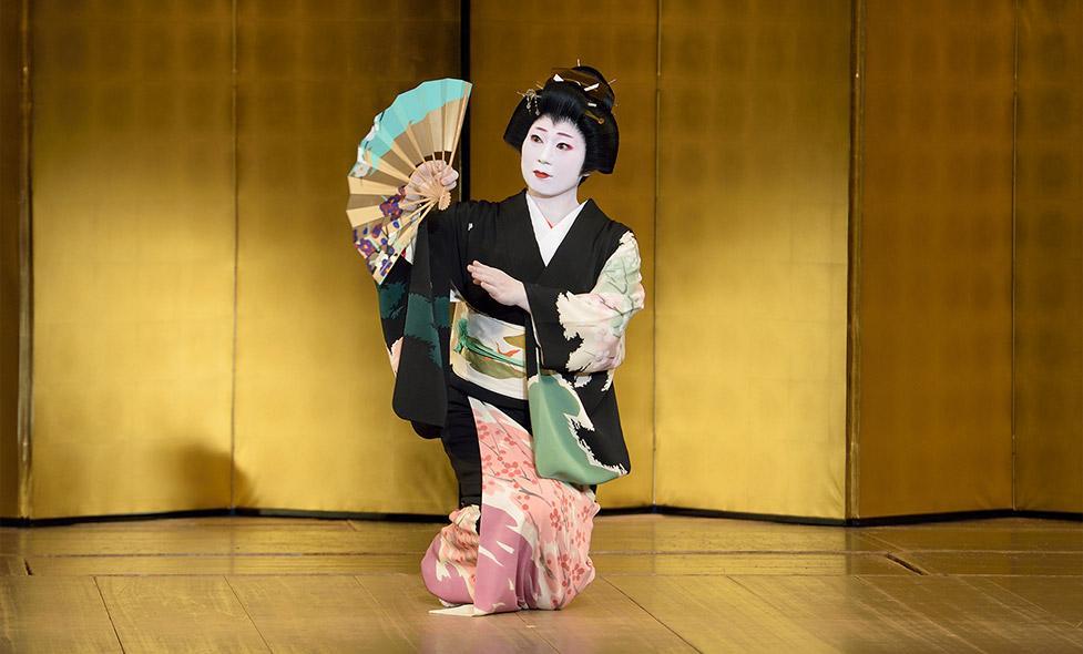 Démonstration de danse traditionnelle japonaise - Agrandir l'image, fenêtre modale